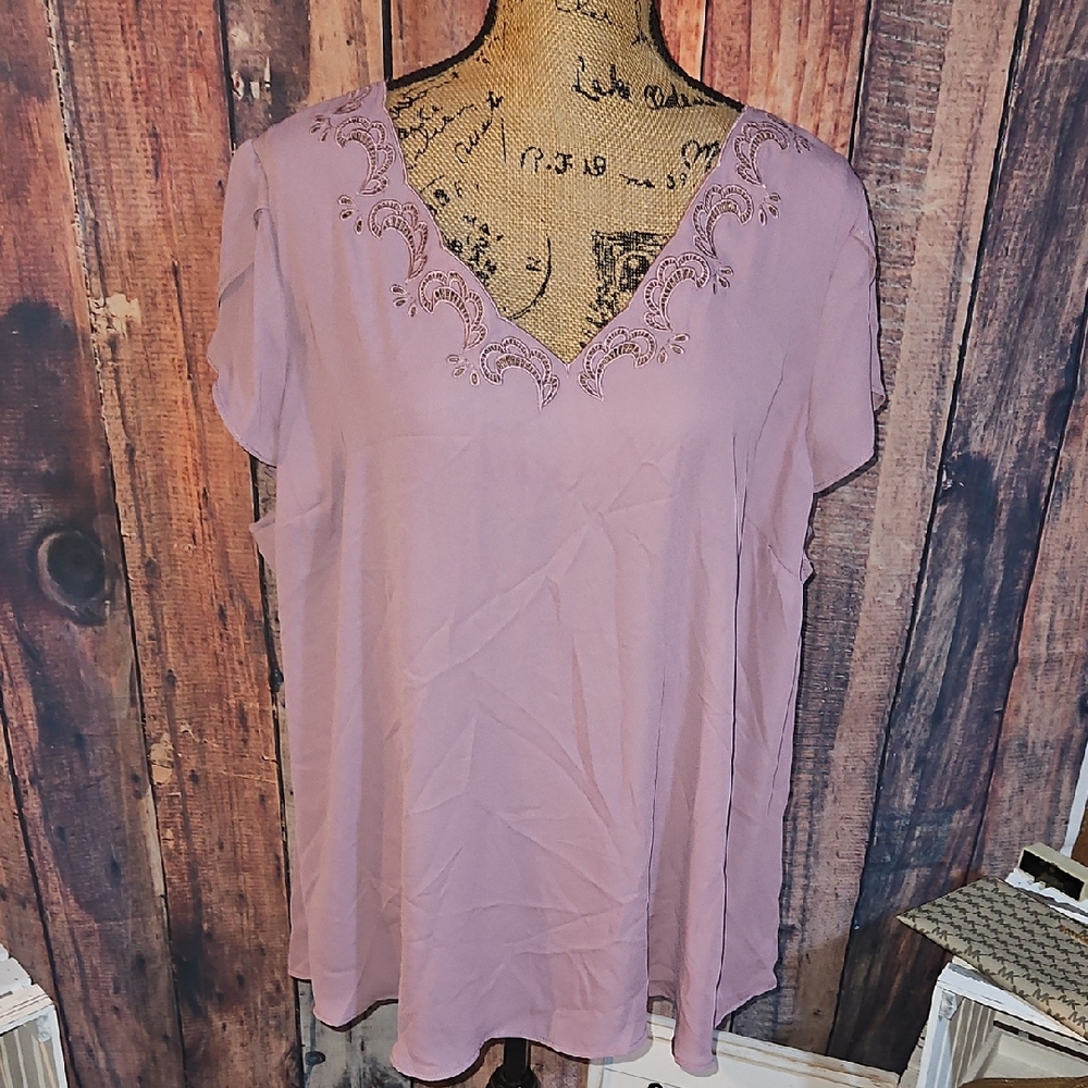 TORRID SIZE 3 MAUVE CHIFFON SHORT SLEEVE BLOUSE  NWT